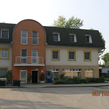 Hotel Ned Hockey Nymburk Exterior photo